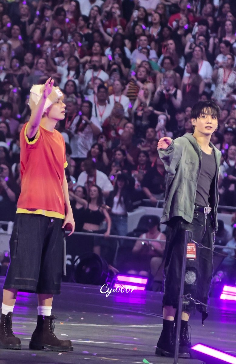 xjchen517's tweet photo. 260707 London Taekook  Come Over

#Taekook
#V #뷔 #TAEHYUNG #태형 #テテ 
#JUNGKOOK #정국 #JK #グク https://t.co/WUDew562Sm