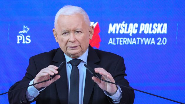 antyPiS4ever's tweet photo. Doktor od „26 tys. za godzinę”  członkiem Społecznego Komitetu Poparcia J. Kaczyńskiego - teraz bedziecie drzec swoje zaklamane mordy kacapy ???? https://t.co/qdbVC5Ni4f