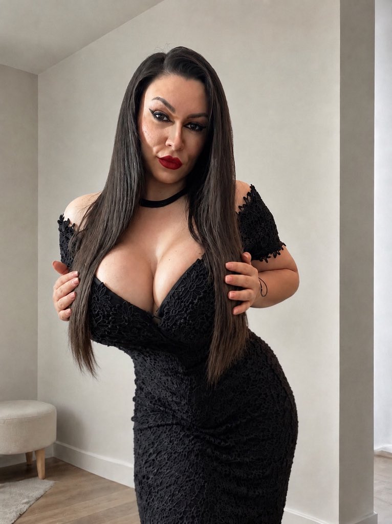 evarovoh's tweet photo. @NChloegirl Follow for more cleavage https://t.co/sAjJh2nt1D