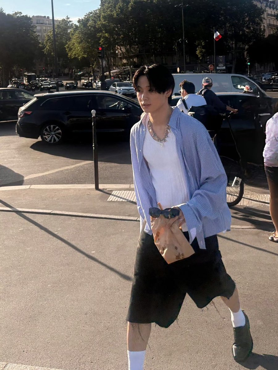 SAJ1356's tweet photo. JUYEON AT BALENCIAGA COUTURE
#JUYEONxBalenciaga 
#JUYEON 
#주연 https://t.co/8SqIQL0wAN