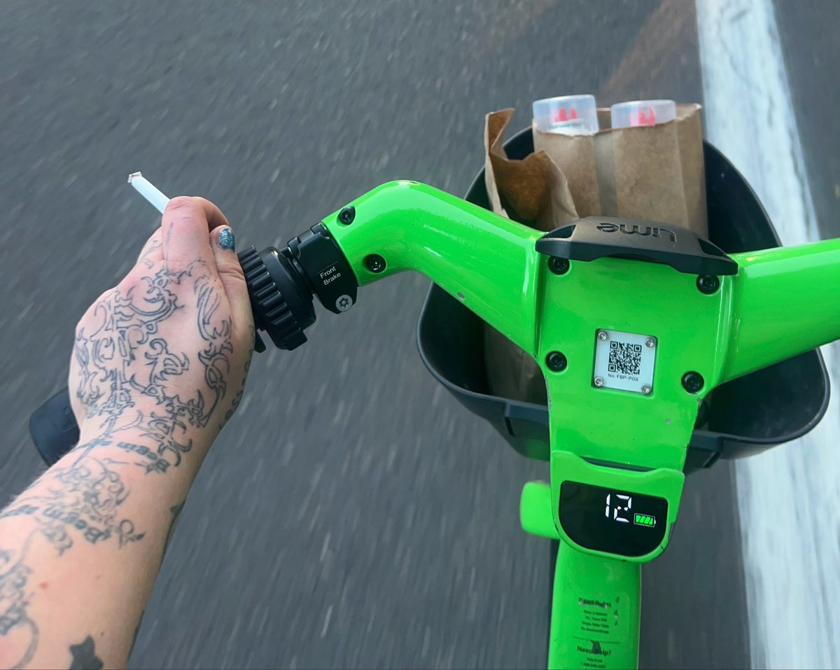 lilpharma333's tweet photo. rlly happy i dont live in montavilla cuz then id be posting stuff like “chainsmoking newports on the back of a lime with two extra large cans of butane in the basket seeing if a hooker will front me 💯” https://t.co/eiTAnYO9rp