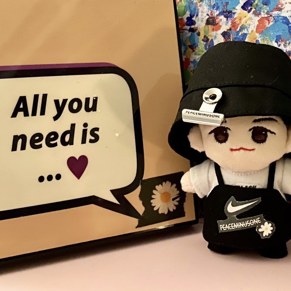 always_gd's tweet photo. “𝗫𝗫 & 𝗧𝗪𝗘𝗡𝗧𝗬”
2026 🎂PROJECT by AlwaysGD

2008년부터 함께 걸어온 AlwaysGD! 

그리고 올해,
권지용의 생일을 기념하기 위해
생일 프로젝트를 준비했습니다. 🙏

2017년,
AlwaysGD의 첫 번째 M.O.T.T.E 지용이가 태어났고.

2020년,
그냥해! 권지용이와 함께
또 하나의 소중한 추억을 만들었습니다.

그리고 2026년. 세 번째 이야기,
Übermensch G-DRAGON이 탄생합니다. 

지난 시간 동안 함께해 주신 모든 가족분들 덕분에, 해마다 특별한 기부 및 프로젝트를 이어올 수 있었습니다.

프로젝트를 통해 마련된 수익금은
매년 G-DRAGON의 생일 기부 및 서포트에 소중히 사용되고 있습니다.

조금만 더 기다려 주세요! 💛

XX & TWENTY.
2026 AlwaysGD Birthday Project.
Coming Soon.

—

6월 중순,
모든 스케치 작업이 마무리되었습니다.

2017년 M.O.T.T.E 지용이부터,
2020년 그냥해! 권지용이,
그리고 2026년 Übermensch G-DRAGON까지.

오랜 시간 AlwaysGD의 🧸 프로젝트를 함께 만들어 주신 메밀님, @memil008 진심으로 감사합니다. 🌼 

애정을 가득 담아 #GDRAGON 
with #AlwaysGD