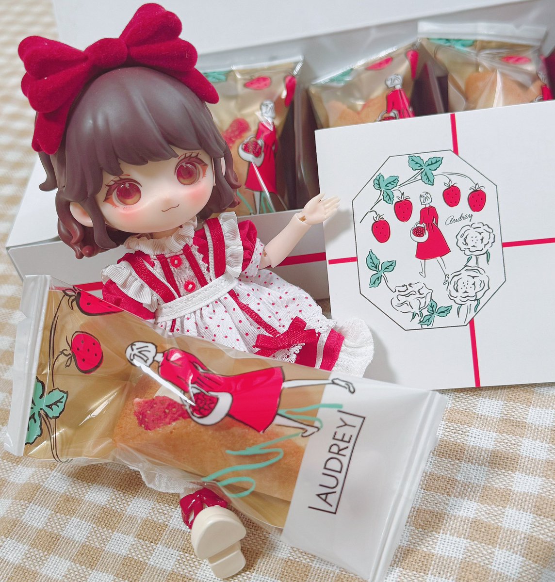 mofuko_p's tweet photo. オードリーのグレイシア🍓
いつも並んでるだけあって美味しい⑅•ᴗ•

#リロロ
#LIRORO
#SIMONTOYS
#ブラインドドール
#ドール撮影 https://t.co/pBMiFEILKd