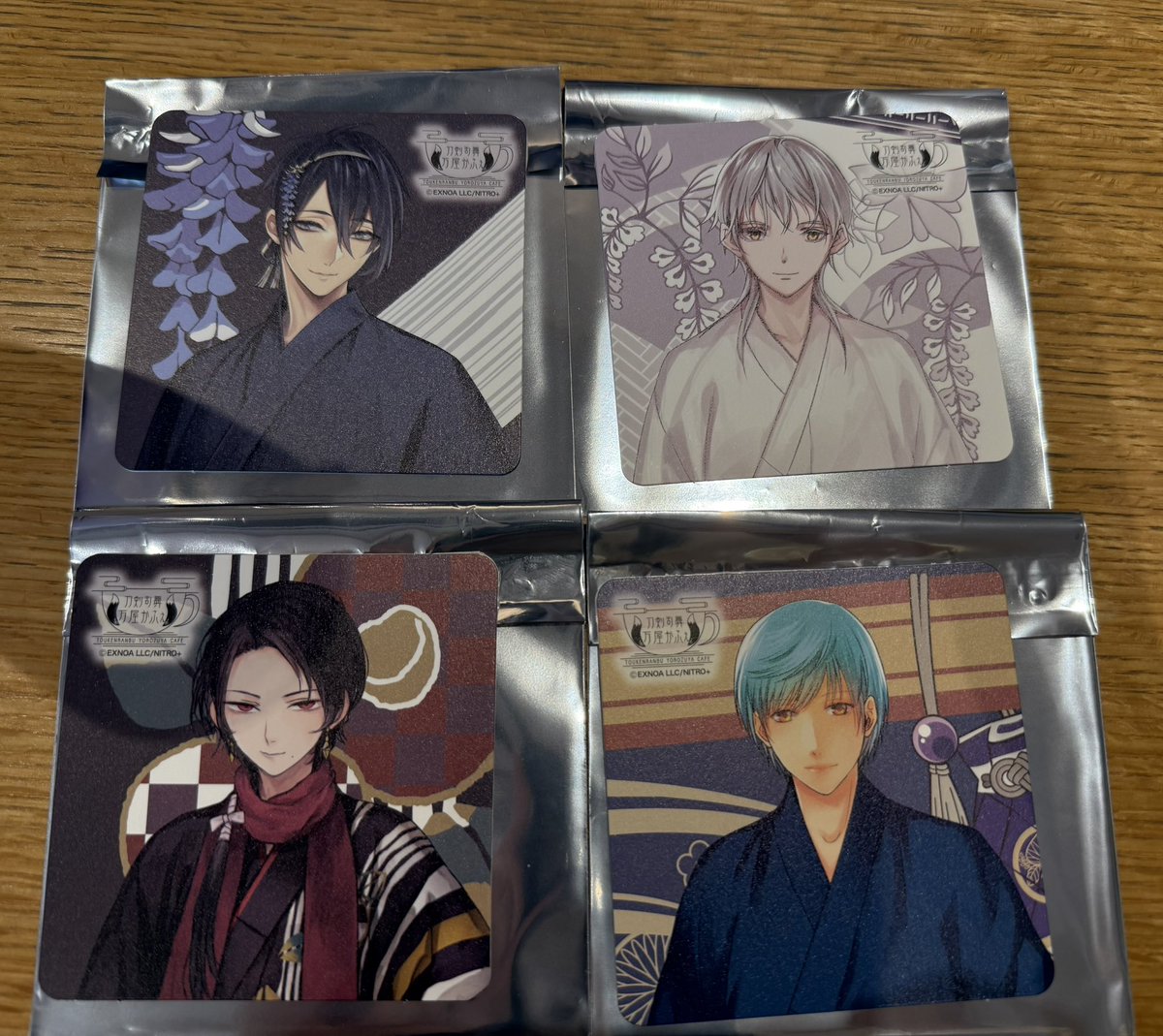_1225_ao's tweet photo. 【交換】刀剣乱舞　とうらぶ　万屋かふぇ 軽装　コースター

譲:三日月宗近、鶴丸国永、加州清光、一期一振

求:一文字則宗（友人分）

・先着対応
・19:00頃まで池袋周辺での手渡し
検索からもお気軽にお声掛けください！ https://t.co/CZdPuUsJJW