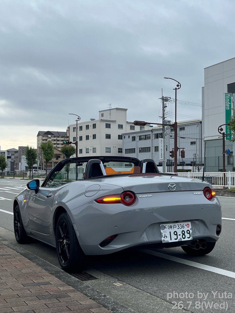 JimnyYuta2023's tweet photo. 今朝は早朝5時より
1ヶ月半ぶりの運転練習
初めて坂道に挑戦したけど
坂道で半クラッチするまで
3秒ほどかな?
ホンマに後ろに下がらなくて
感動した笑
免許取得して1年経過したけど
まだ🔰マークは継続😌
法律的にも問題ないらしいよ
知らんけど
#ROADSTER
#心よ走れ
#withMazda
#iPhonecamera https://t.co/AsQIgcWm0O