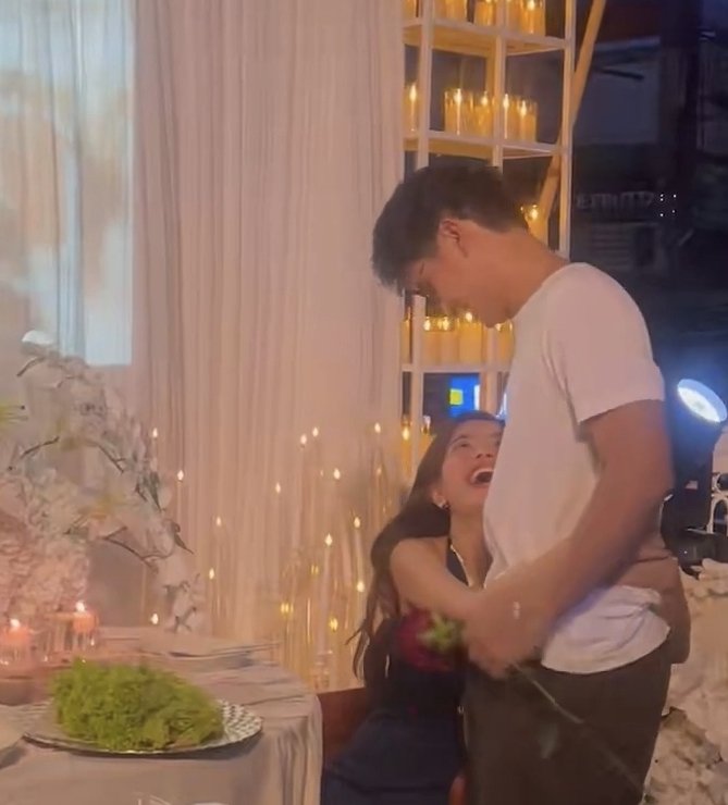 _eschyyy's tweet photo. KUHANG KUHA AKO EH!! 😭💛 https://t.co/IQiubfvLVT
