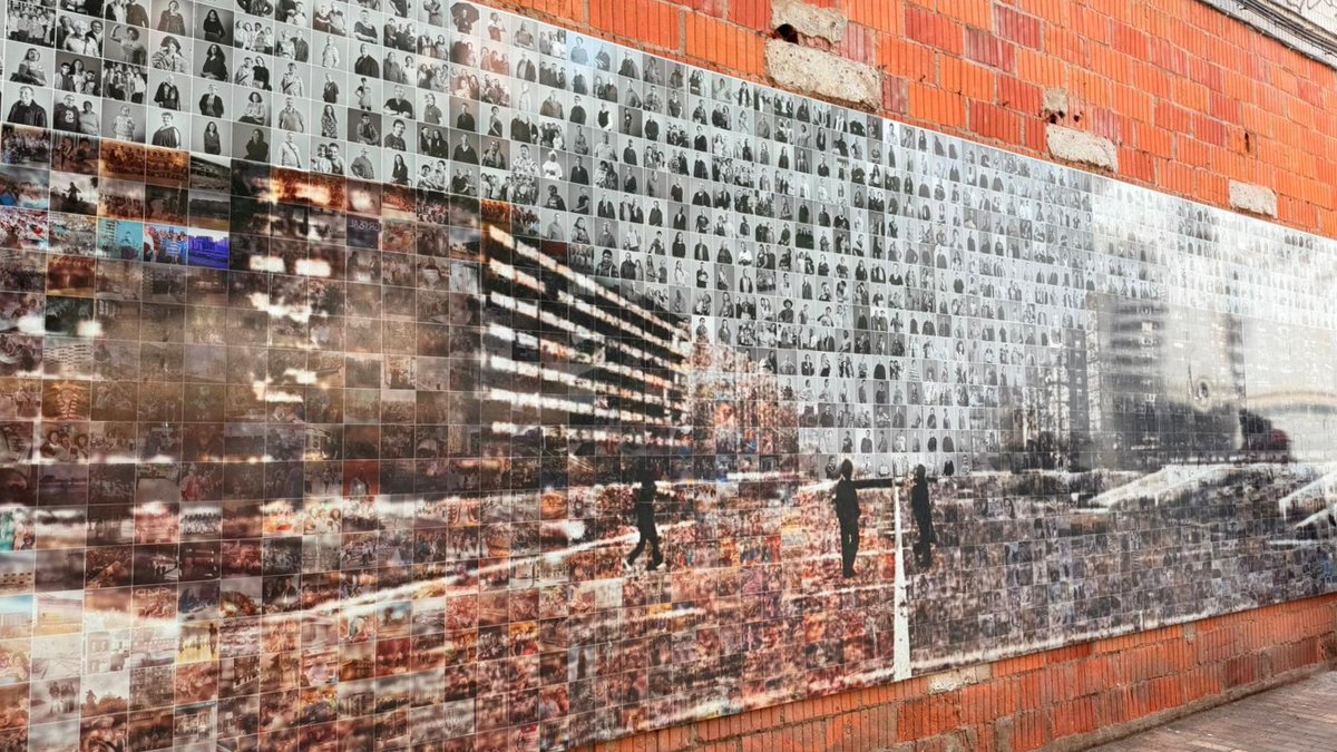 CNLBarcelona's tweet photo. 👣✨ L'alumnat de Sant Martí ha participat en una foto-caminada pel Besòs i el Maresme per descobrir la història del barri mentre practicava català.

📷 Les imatges formaran part d'una exposició al Casal de Barri del Besòs, que recollirà la mirada dels alumnes sobre el barri. https://t.co/Z6BfrSwFTV