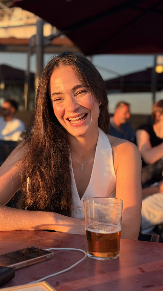 valeillidg's tweet photo. Si, el sol y yo por siempre🙂‍↔️🫵🏻🌞 https://t.co/0G9eOscMqh