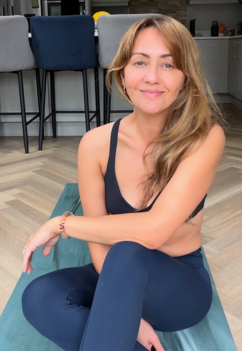 CelebFarm1's tweet photo. Samia Longchambon can get herself into some good positions https://t.co/jv12pPdvEK