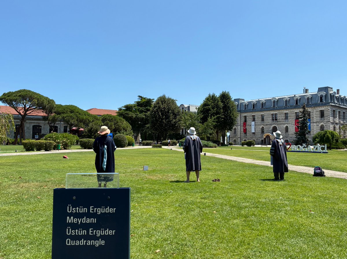 yunusunbabasi's tweet photo. 7 Temmuz 2026 Boğaziçi Üniversitesi Akademisyenleri Nöbeti no. 1346. Direnişin 6. yılı/2011. günü @UniBogazici #KabulEtmiyoruzVazgeçmiyoruz
July 7, 2026 Bogazici University Faculty Vigil #1346/6th year/2011th day of the resistance @unibogazici_en #WeDoNotAcceptWeDoNotGiveUp https://t.co/2q5hmSYh9f