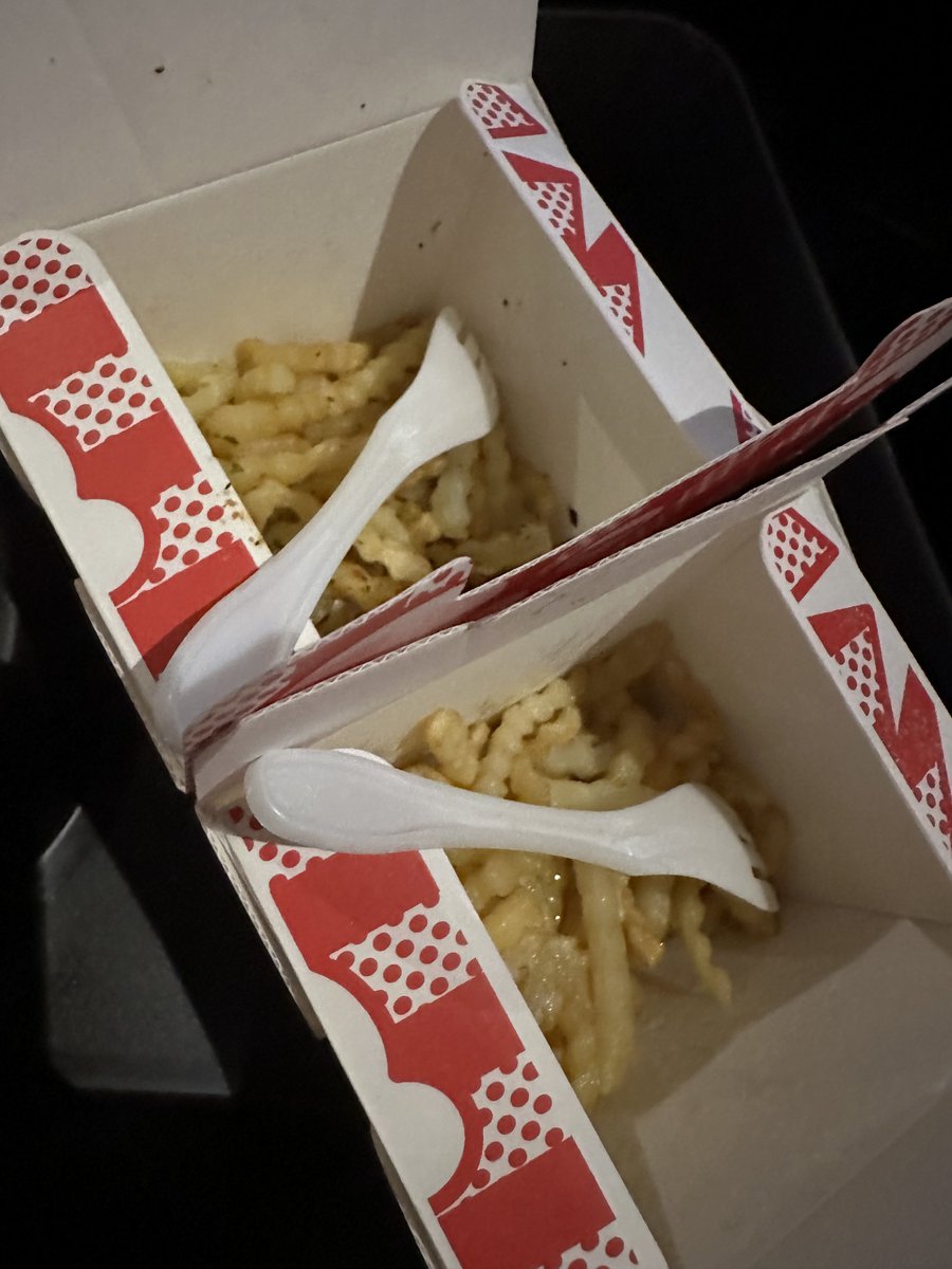 mrc_unofficial's tweet photo. 映画観に来たのか、コレ食べに来たのか https://t.co/hlcpPdLNQE