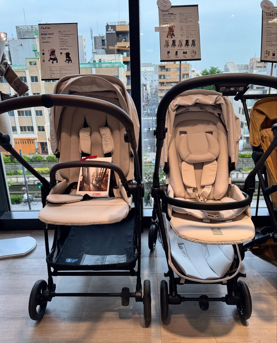 oh_no_bonnow's tweet photo. てなわけでベビーカー比較してきた🛒
←nuna ixxa next
→cybex メリオカーボン
並べてみると幅、座面の高さ、バスケットの大きさがかなりちがう🤔
ただ、自立時の幅はnunaの方がコンパクト https://t.co/7YuG74cbHI