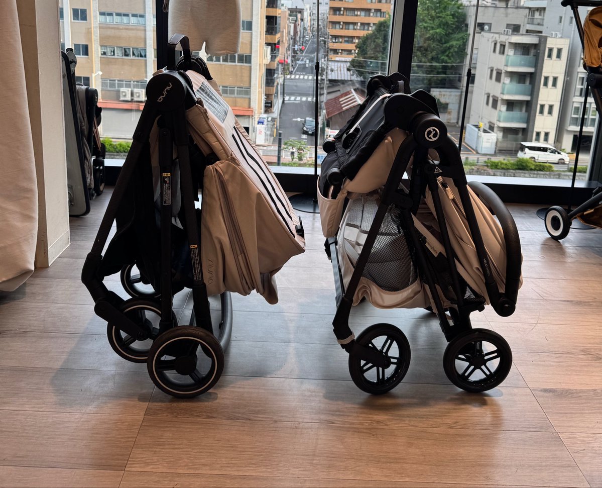 oh_no_bonnow's tweet photo. てなわけでベビーカー比較してきた🛒
←nuna ixxa next
→cybex メリオカーボン
並べてみると幅、座面の高さ、バスケットの大きさがかなりちがう🤔
ただ、自立時の幅はnunaの方がコンパクト https://t.co/7YuG74cbHI