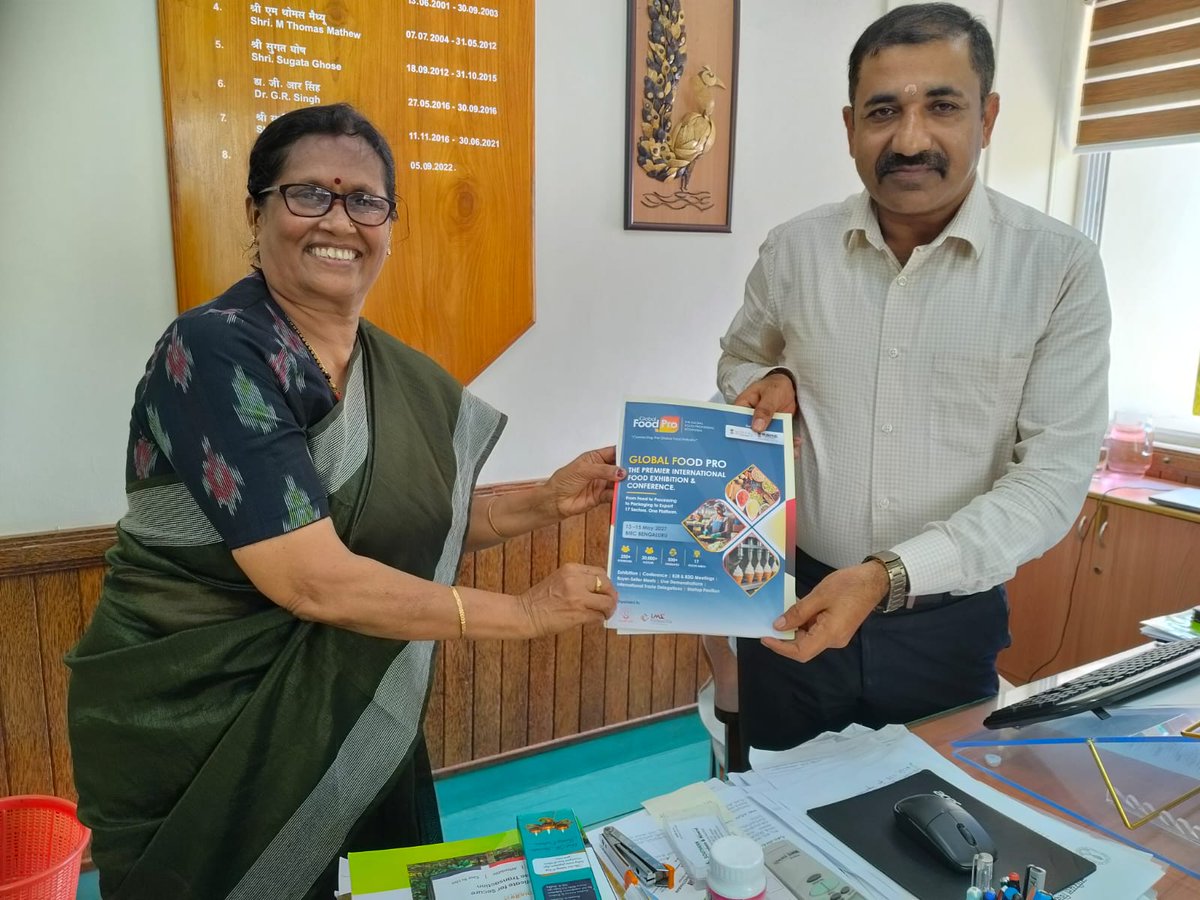 globalfoodpro_'s tweet photo. Team @LaghuUdyog  &amp; @IMSFoundation  met with Dr. Hanumanthe Gowda, Chief Coconut Development Officer, @CoconutBoard , in Kochi to explore support and collaboration opportunities for Global Food Pro 2027, Bengaluru.

#GlobalFoodPro2027 #CoconutBoard #FoodProcessing https://t.co/Nc92xPm2bu