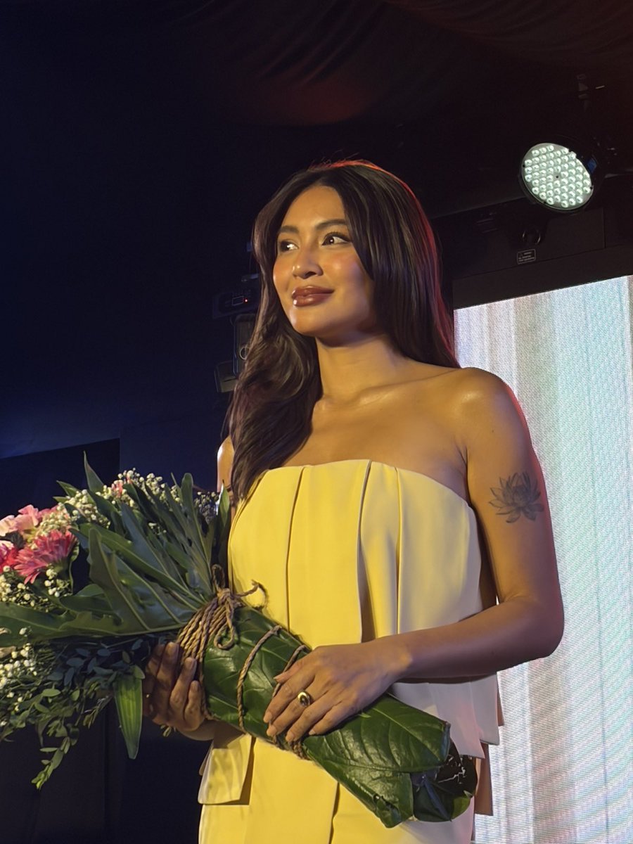 PhilippineStar's tweet photo. GANDA TALAGA! 💛✨

Actress Nadine Lustre looks striking as she talks about her Viu Original series with Alden Richards, “Love, Siargao,” during a presscon at Viva Cafe, Araneta City on Wednesday. (Photos by @charmiepagulong /The Philippine STAR) https://t.co/cEMoKbk1y0