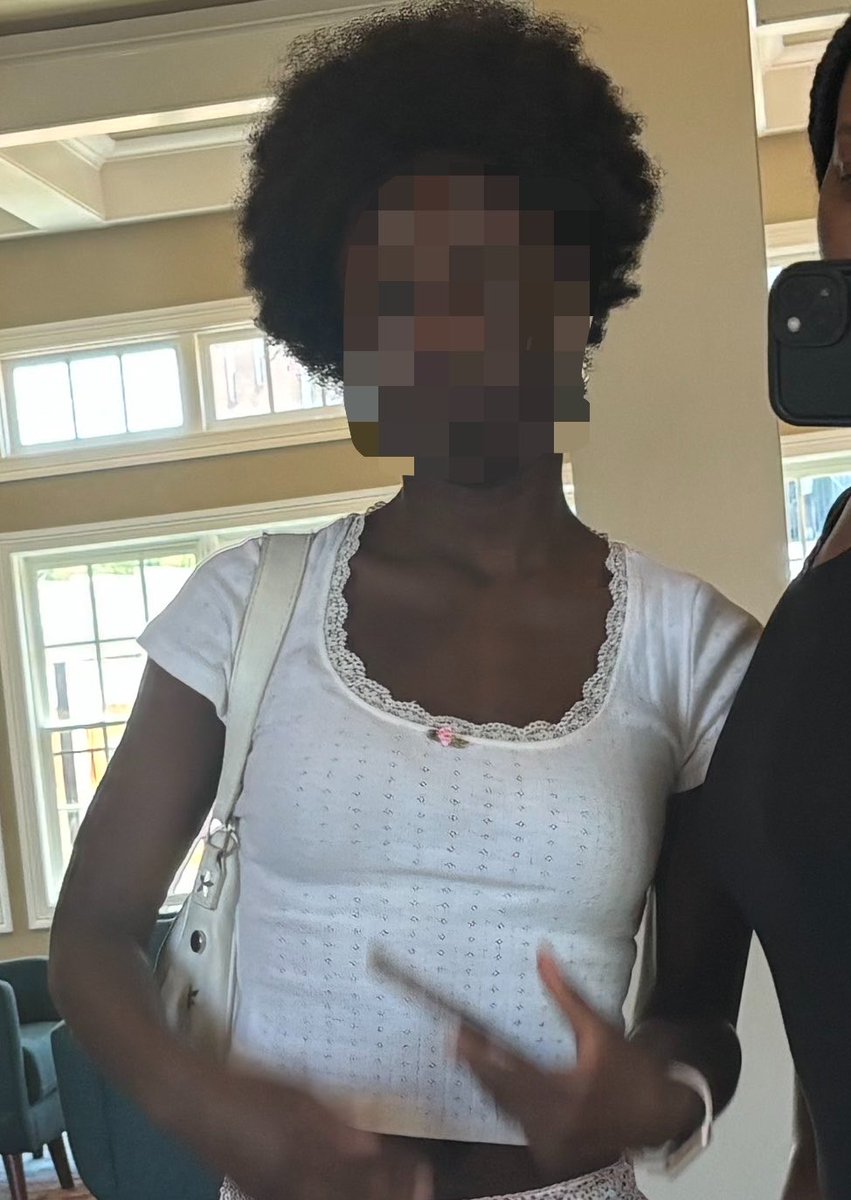omadollie's tweet photo. And my mother admitted that she is embarrassed to have me around because I don’t “get my hair done” and keeping it out makes me look “poor” and “unkept”. And that I’m setting a bad example for my younger sisters because they do the same?? like wtf is wrong with you??  woman????? https://t.co/vexRxmrOCs