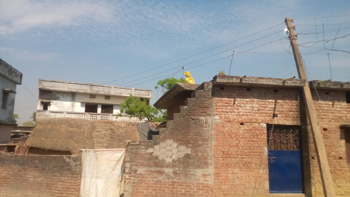 MohanKu31511640's tweet photo. @puvvnlmhrjganj @PuVVNLHQ @UPPCLLKO @aksharmaBharat @AKSharmaOffice @AzadSamajParty @myogiadityanath @Mayawati श्रीमान  ऊर्जा मंत्री महोदय जी इस मामले में अभी तक हमारी कुछ कार्रवाई नहीं है जो की जान जाने की पूर्ण संभावना है हमारे घर में छोटे-छोटे बच्चे हैं जो कि हम  2 साल से बिजली विभाग के चक्कर काट रहे हैं फिर भी लेकिन हमारा शिकायत के बिजली विभाग द्वारा सुनवाई  नहीं की जा रही धन्यवाद https://t.co/opOaZcyPtP