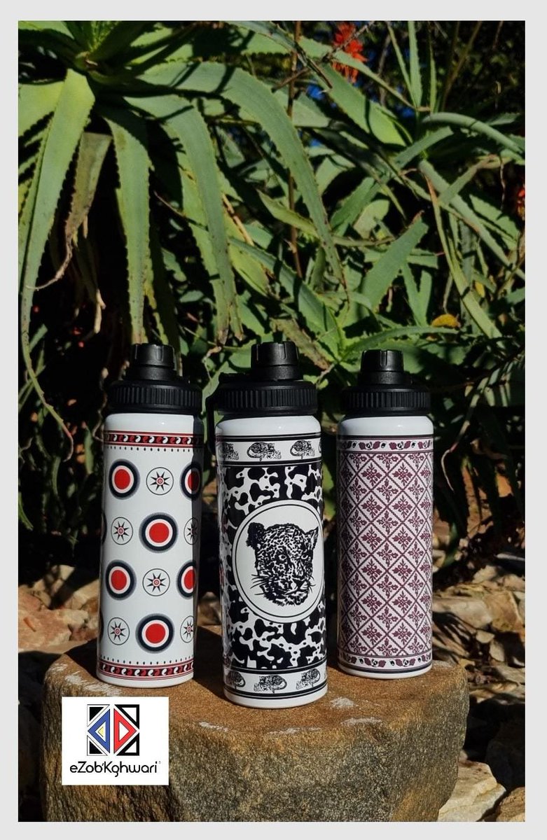 ezobkghwari's tweet photo. Water Bottles printed with different amadlozi patterns: 
- Leopard (All colours)
- Sun (Ilanga) (All colours)
- Njeti (All colours)
- Lion (All colours)
- Palo

Water bottles 850ml- R220.00 
#ezobkghwari #amadlozi #proudlysouthafrican 
#Nomadlozicollection #enamelware https://t.co/mOeunAFphl