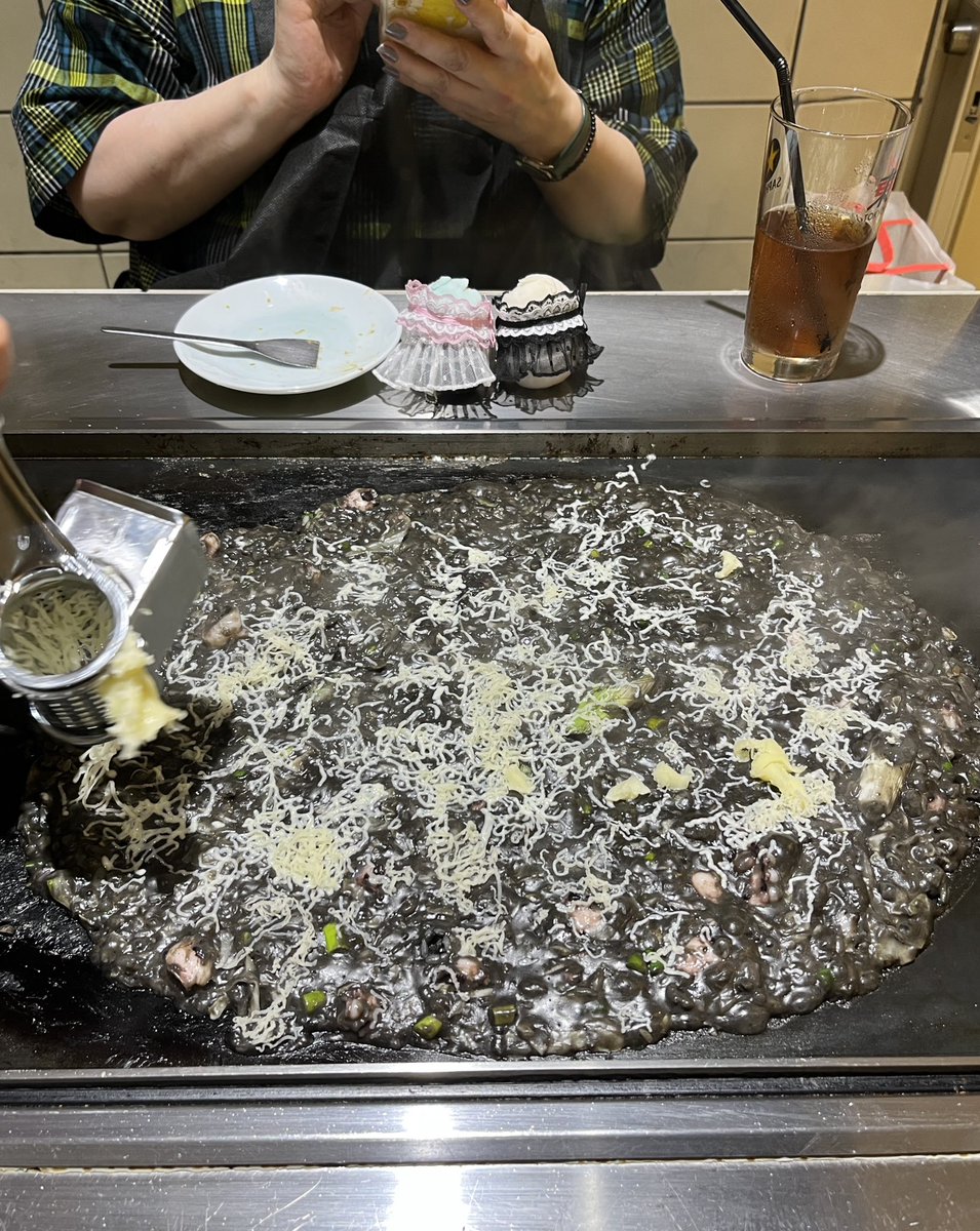 utako_y's tweet photo. ちゃんとした食い物ですから！
ほら！
あ、向こうのぬいは気になさらずに(源氏兄弟らしいデス) https://t.co/b7GbPtiPDw