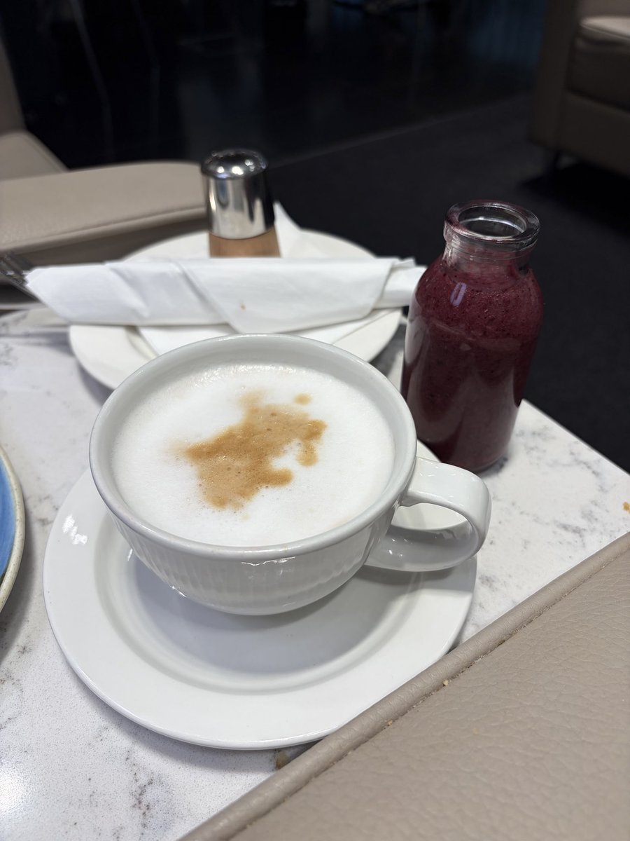 OntheRoadAJ's tweet photo. Quick 7 hour transatlantic ✈️. Menu looked decent & friendly crew. Slept well. Very efficient Heathrow arrival #paxex as well today.👍
And one of the nicest eye-masks I’ve seen in an amenity bag in a while.
Arrivals lounge ☕️ & 🚿 much needed before heading to city!
#AvGeek https://t.co/f8lq7zUCEP
