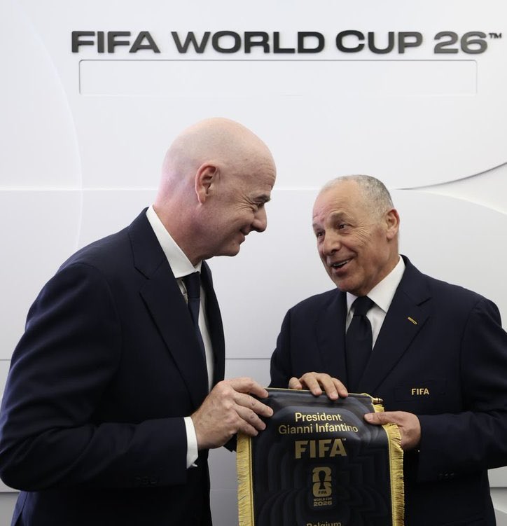 DKhawassek's tweet photo. الراجل أللي واقف مع الصهيوني لا يهمه سوي مصلحته الشخصية و لا يعمل لصالح مصر فهو أسوء من دخل جدران الأتحاد المصري لكُرة القدم. https://t.co/B7GLjE5AEz