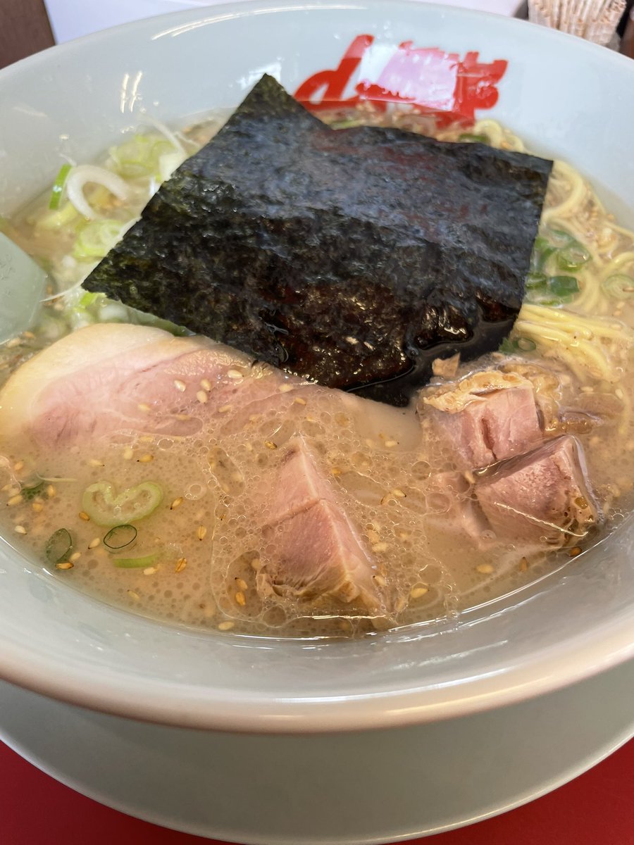 dark19751000's tweet photo. 山岡家さんにて🍜

朝ラーメン（並）
多め、梅ぬき
クーポン：薬味ネギ、コロチャー
頂きました✨

かなり久々の山岡家さん♪
朝ラーの時間帯だったのでチョイス✨

クーポンの使い方変わってた、券売機で使うスタイルになってる！

味は安定のやつで♪

いつもごちそうさま🙏

#山岡家 https://t.co/eUJompdxJo