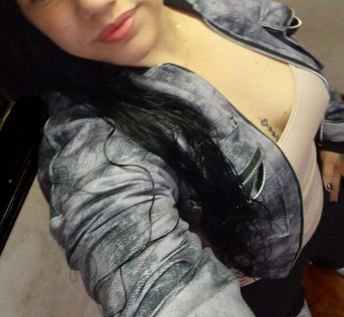 2chicass's tweet photo. Feliz miércoles 😘 
Quiero un single 😈 ya mismo . https://t.co/OhH3fwlBtZ