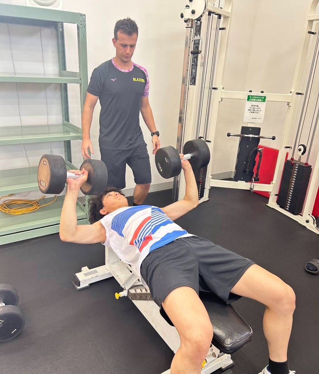 sakaiblazers's tweet photo. チームは本日から大分市内でのトレーニング合宿を開始💪
アモリンヘッドコーチ、マチャドアシスタントコーチもチームに合流しました‼️

この合宿でチーム力を高めます🔥
練習公開日もあります👀

🏐詳しくはこちら🏐
https://t.co/HEDX2y0kqQ

#大同生命svリーグ #バレーボール
#日本製鉄堺ブレイ���ーズ