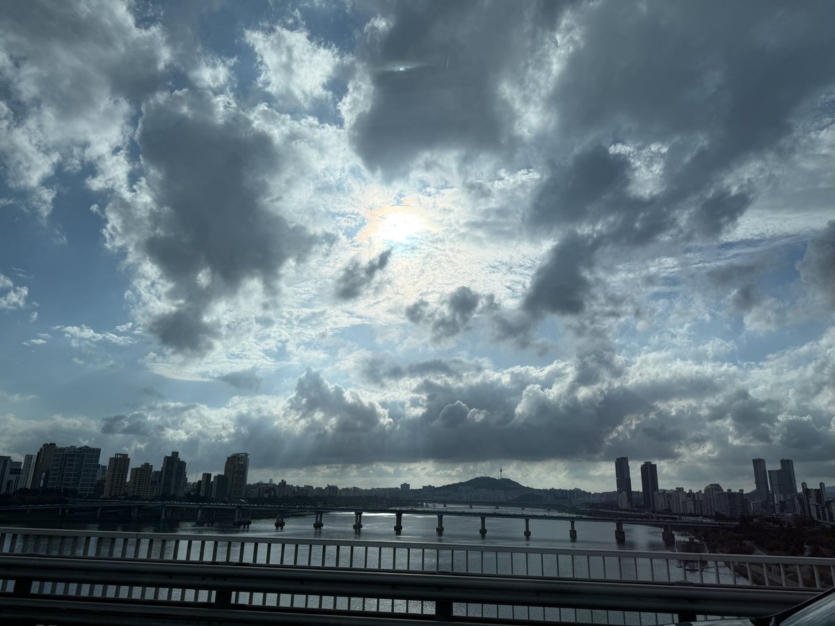 Judyuurl's tweet photo. 엄마랑 성수동 데이트 https://t.co/DZw0xn2U7s