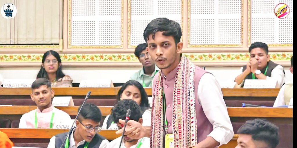 dakshsundesha7's tweet photo. National Youth Parliament ✨🇮🇳🗣️🎙️🏛️🏛️.... Powerful presentation on electoral reforms and transparency election bill 2026.
#youthforviksitbharat 
#youth 
#youthparliament
#politics 
#election 
#youthssupportfikirini 
#leader https://t.co/W5HaEz8bys