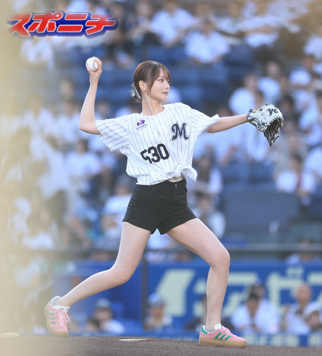 Sponichi_Photo's tweet photo. ＜＃ロッテ　・日本ハム＞始球式を行う　＃新谷姫加　（撮影・西川祐介） https://t.co/JNIltauMys