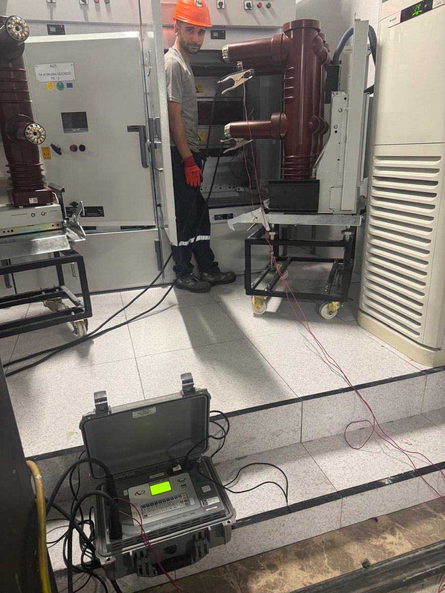 Trafo_Test's tweet photo. 💪Hücre bakımlarımız tüm hızıyla devam ediyor.🧿🧿🧿#TrafoBakımı #EnerjiVerimliliği #ElektrikBakım #TeknikEkip #sahacalismasi https://t.co/jqoWVTzJ6z