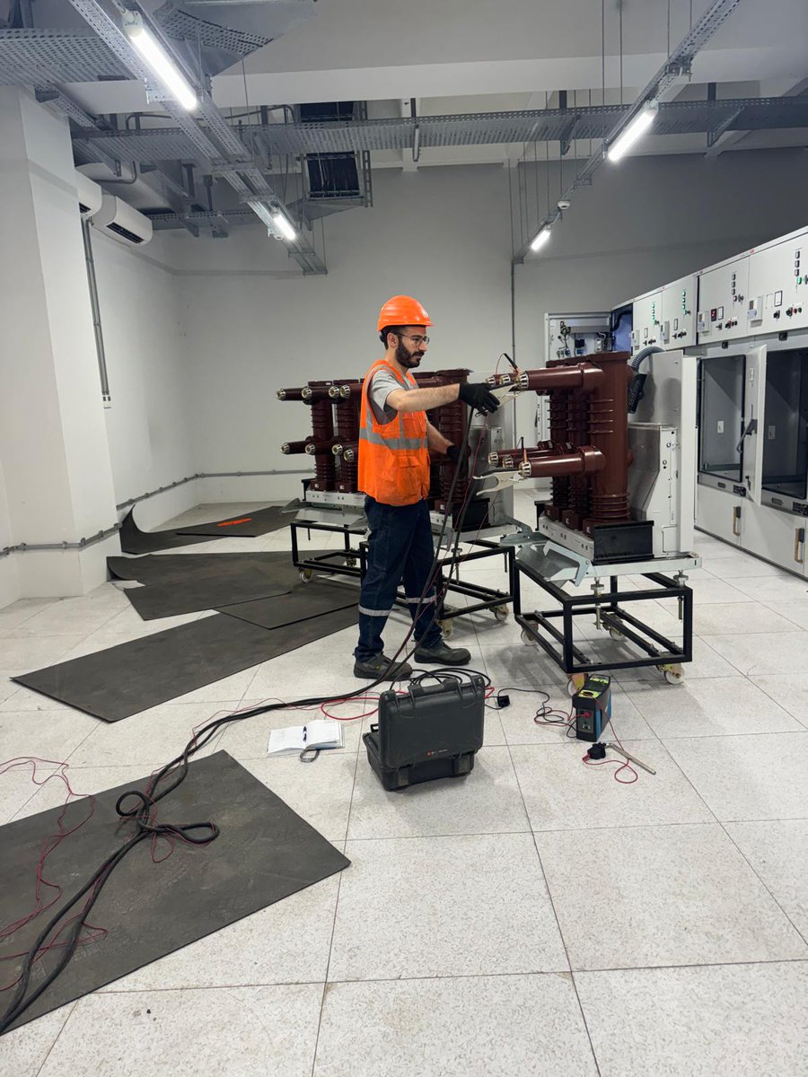 Trafo_Test's tweet photo. 💪Hücre bakımlarımız tüm hızıyla devam ediyor.🧿🧿🧿#TrafoBakımı #EnerjiVerimliliği #ElektrikBakım #TeknikEkip #sahacalismasi https://t.co/jqoWVTzJ6z