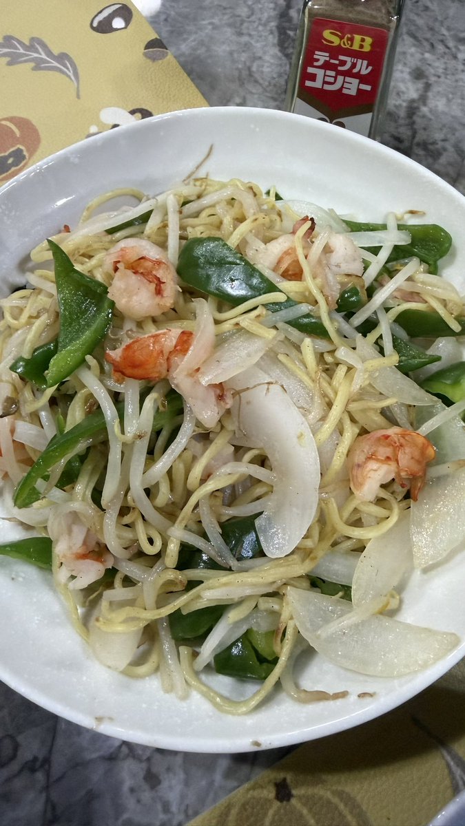 unabatan's tweet photo. けふの晩ごはんわ

麻婆豆腐
上海塩焼きそば(塩味エビ入り) https://t.co/o8jt2bg4Fe