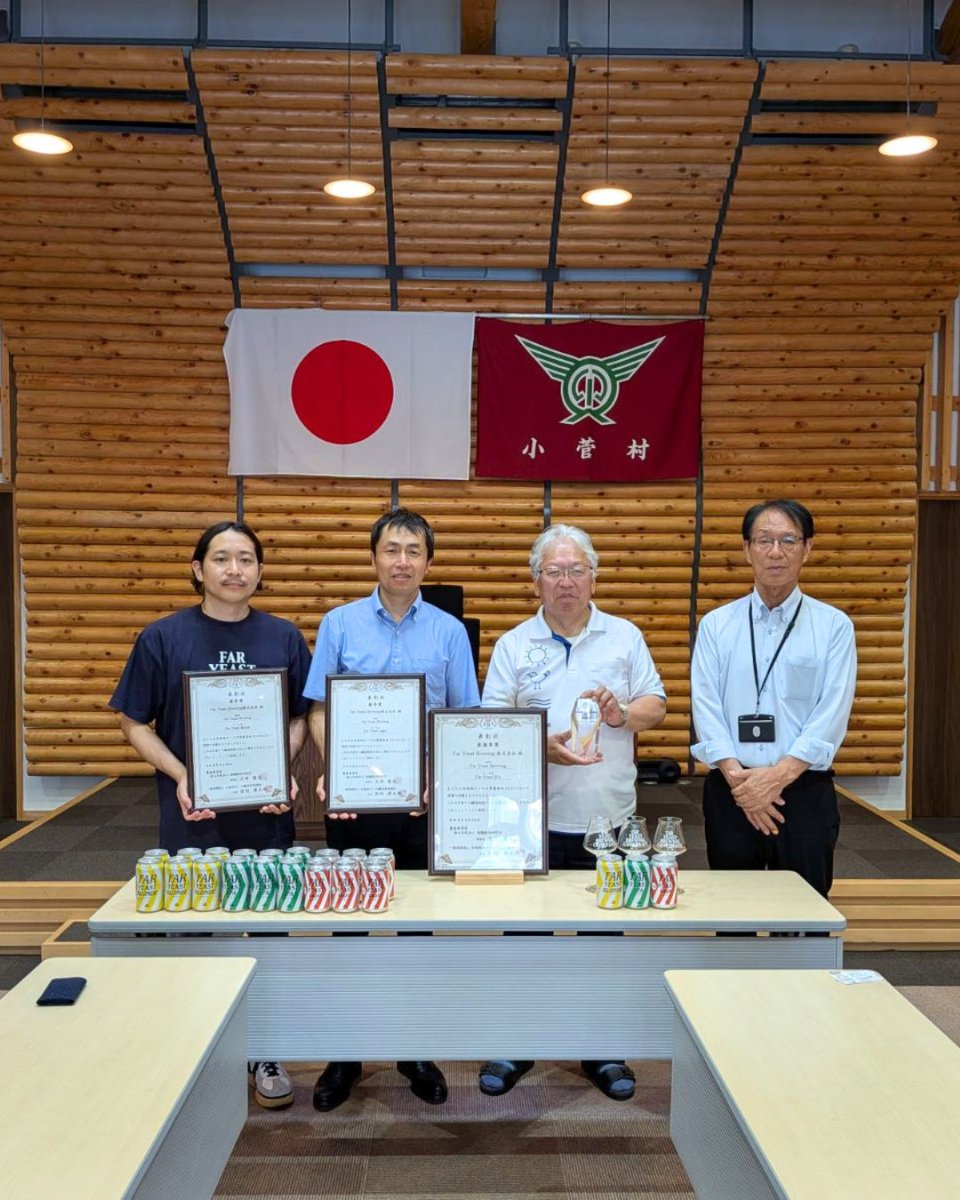faryeastbrewing's tweet photo. 🍻小菅村村長 受賞報告会！
この度、伝統あるビール品評会「JBA全国地ビール品質審査会2026」にて、弊社の定番3銘柄が揃って栄冠に！
これを受けて7月8日、小菅村村長に受賞報告をさせていただきました。
公式オンラインストア限定で3種類を贅沢に各2本ずつ（計6本）詰め込んだ特別記念セット発売中！ https://t.co/ZnwUpeXMuE