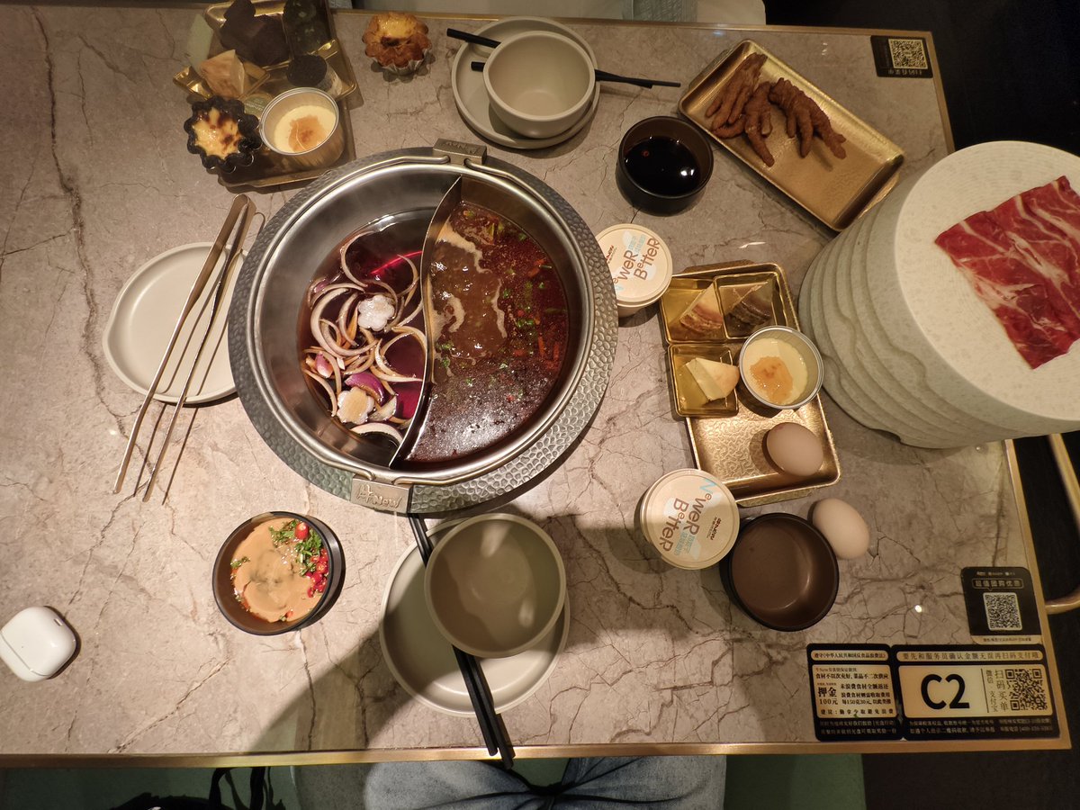 sheep1876444's tweet photo. 中午刚结束期末考，下午就去南京吃上了香香的饭🥰虽然姐姐很温柔吧，但是手好黑🥺小狗没��几下就不行了，直接就是被打成脆皮狗🐶了，第二天和姐姐一起逛了逛南京，去吃饭两个人���全是甜品脑袋来的😋#小圈 #sp #csj #女主男贝 https://t.co/cZEgKO0GDt
