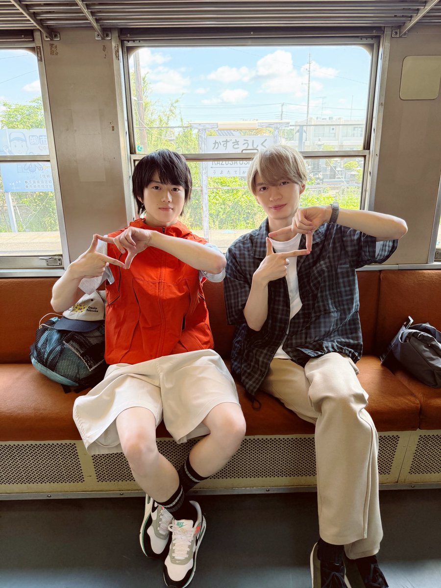 tx_doramanext's tweet photo. 🎬【第2話】今日深夜24時30分放送🌻
〔#君は夏のなか〕

📸︴先出しオフショット

聖地巡礼の電車の中で撮影した１枚✨
天気も良く、景色も最高でした🫧
綺麗な映像もお楽しみに！

U-NEXTにて21時【第3話】先行配信🌱
#ドラマ君夏 https://t.co/slYKBcqXp9