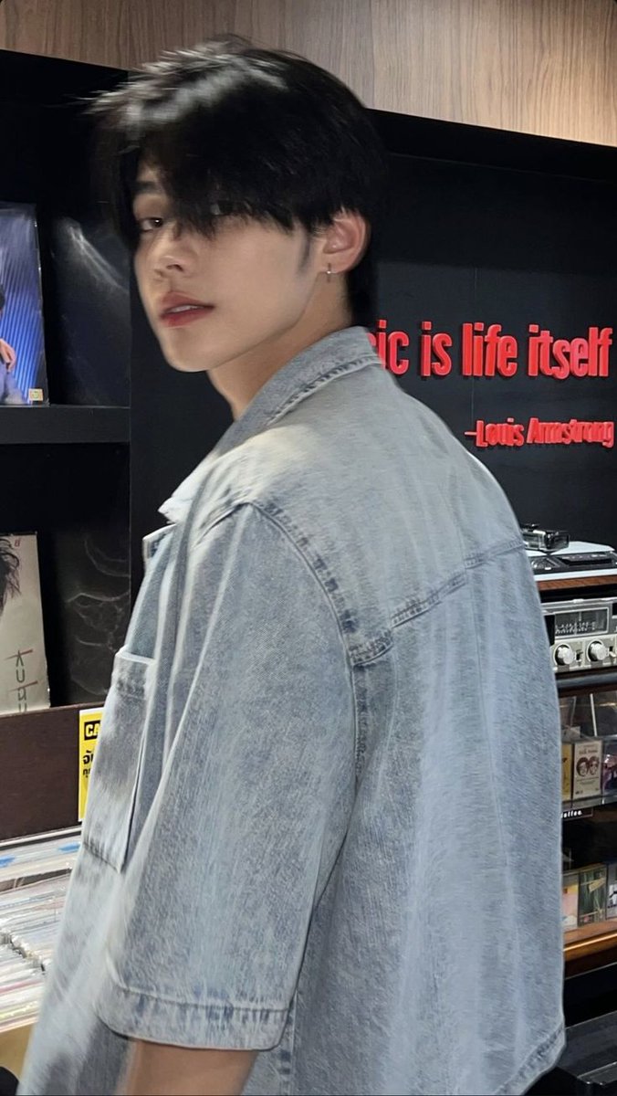 MidnightSun0347's tweet photo. สุขสันต์วันเกิดนะครับ 🎉🎂🎂
ขอให้ปีนี้เต็มไปด้วยความสุข โอกาสดี ๆ และได้ทำทุกความฝันให้เป็นจริง

ขอให้ทุกการขึ้นเวทีเป็นไปอย่างราบรื่น ขอบคุณที่ทุ่มเทเสมอ ดูแลสุขภาพ พักผ่อนให้เพียงพอ แล้วมีรอยยิ้มในทุก ๆ วันนะครับ 🤍 @PEEMWASU_

#HappyPEEMWASUDay
#PEEMWASU https://t.co/J0yFvoYO7W