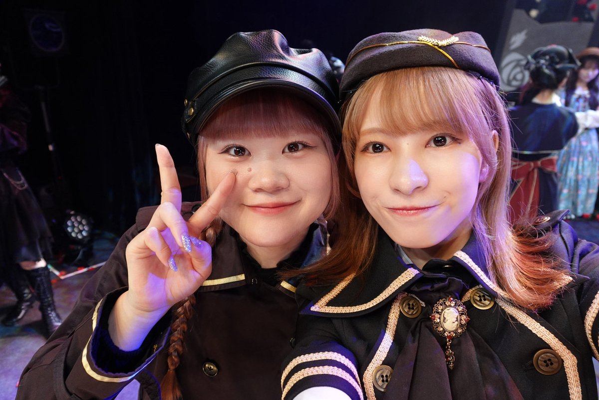 jujolunaliberty's tweet photo. @non_sugi のんちゃんときらりちゃんの間に挟まってました！！🦆🦆

↓あう。。私カメラみれてない( ・∇・) https://t.co/aau5hS0PnH
