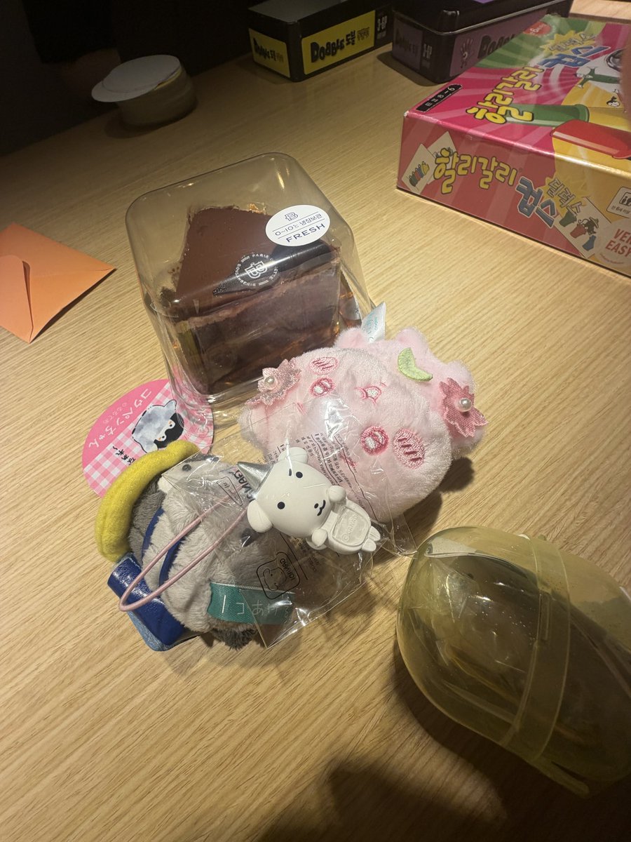 luy7_k's tweet photo. 어제 생일이엇구...
너무너무 행복하게 보냈어 🫰🏻🫰🏻🫰🏻
많은 축하를 받아서 넘 기쀼다 🫪🫪 https://t.co/EKiiiOaRXs