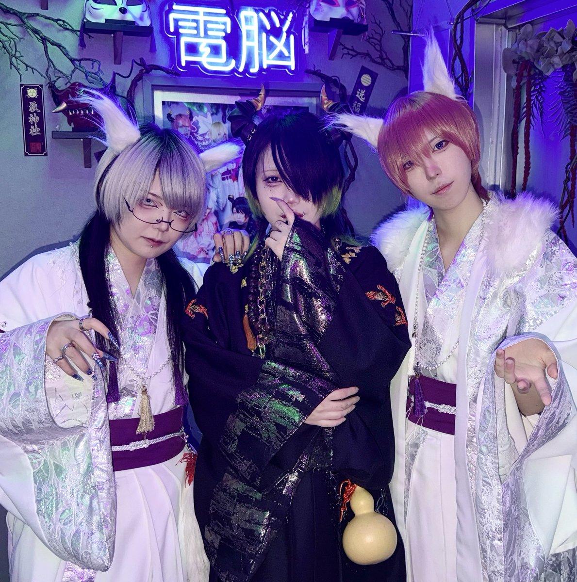 denvi_cafe's tweet photo. ⚡️ただいまより降臨開始⚡️
電脳ヴィランズ、開門しました⛩️

本日のヴィランズ😈
夜斗/千羅/佐倉/八朔日/瑠璃

ロングクーポン終日使用🉑
たくさんお話ししよー❣️

営業時間⏰18:00〜23:00
堕ち人様のご来廊お待ちしております🪭
#池袋　#男装コンカフェ　#コンカフェ https://t.co/mZxuYYgwk3