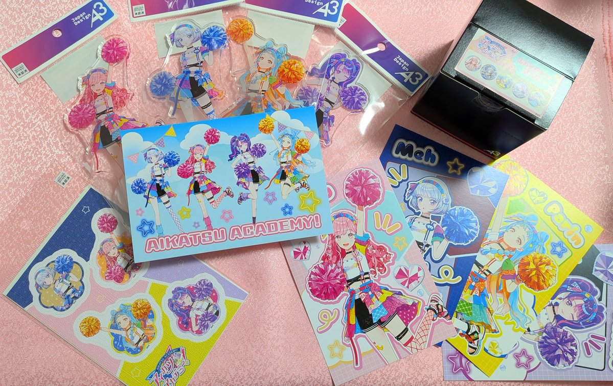普段はアクスタだけ買ってランダムグッズのコンプリートセットはまず手