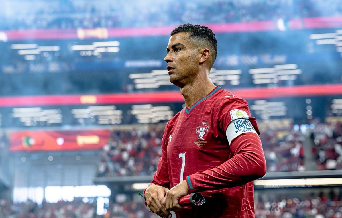 CR7xWorld's tweet photo. 🚨إنخفضت أسعار تذاكر مباريات ربع نهائي كأس العالم بنسبة تقارب 60% بعد خروج الاسطورة كريستيانو و 🇵🇹 البرتغال. ❌🐐 

[ فوربس ] https://t.co/f061t9lMYO