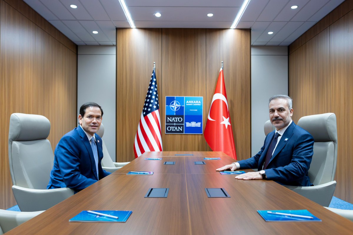 TC_Disisleri's tweet photo. Bakanımız @HakanFidan, NATO Ankara Zirvesi marjında ABD Dışişleri Bakanı Marco Rubio ile görüştü. https://t.co/YYeLLo3ase