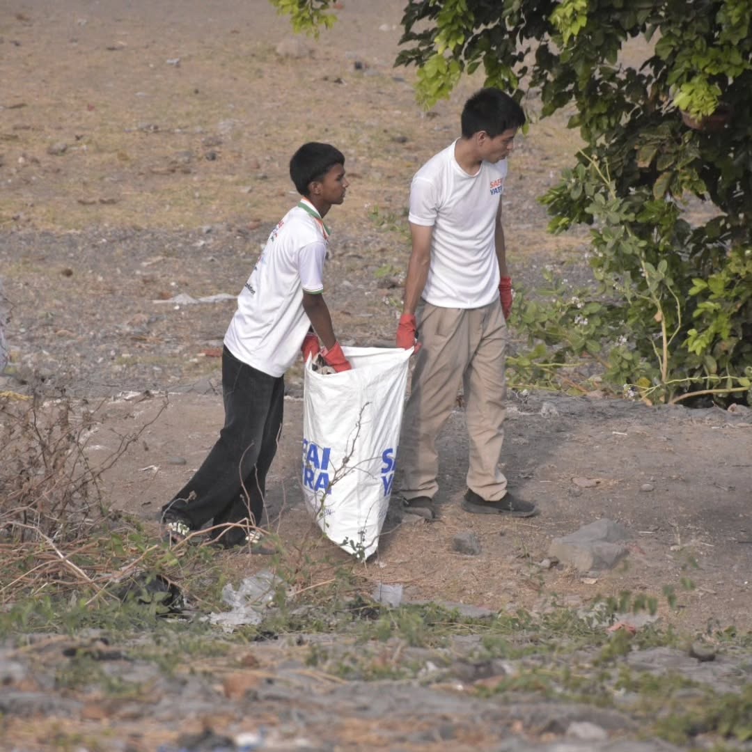 gullyclasses's tweet photo. Today, our Safai Yatra volunteers cleaned the banks of the Tapi River in Surat.

Every small action creates a cleaner future.

#SafaiYatra #CleanIndia #Surat https://t.co/1gKVHQX1QD