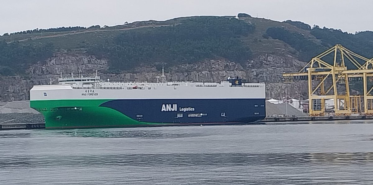 GaliciaArtabra's tweet photo. El ‘Angie Forever’ atracó en el puerto exterior de Ferrol, con 700 vehículos, tras más de un mes de travesía desde China https://t.co/4DyMIS1vIz https://t.co/v4NuIfTpdN