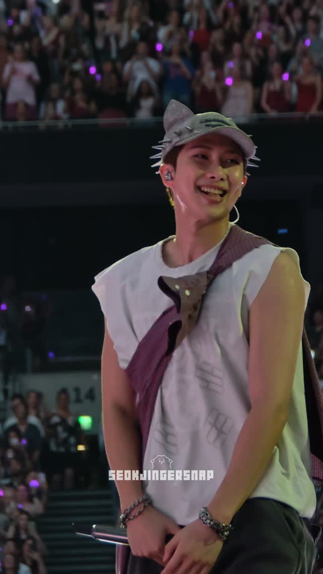 KNJsSource's tweet photo. THE SMILEEEEEEEEE https://t.co/3e3nwXAXxa