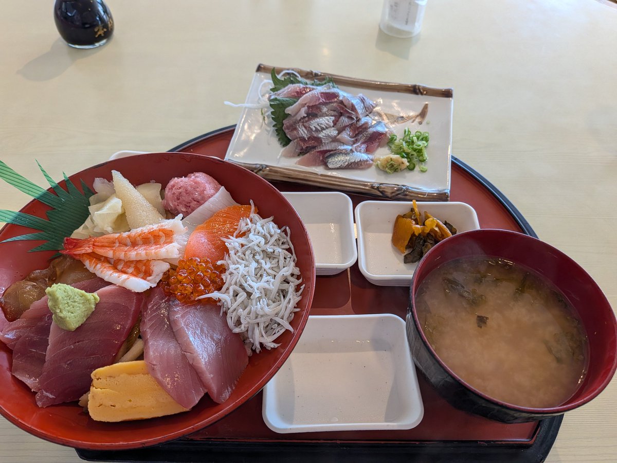 taja_97997's tweet photo. 銚子でイワシ海鮮丼食べてからのマリサポグッズ付けての鹿島神宮参拝 https://t.co/JtE2rQ2aGX