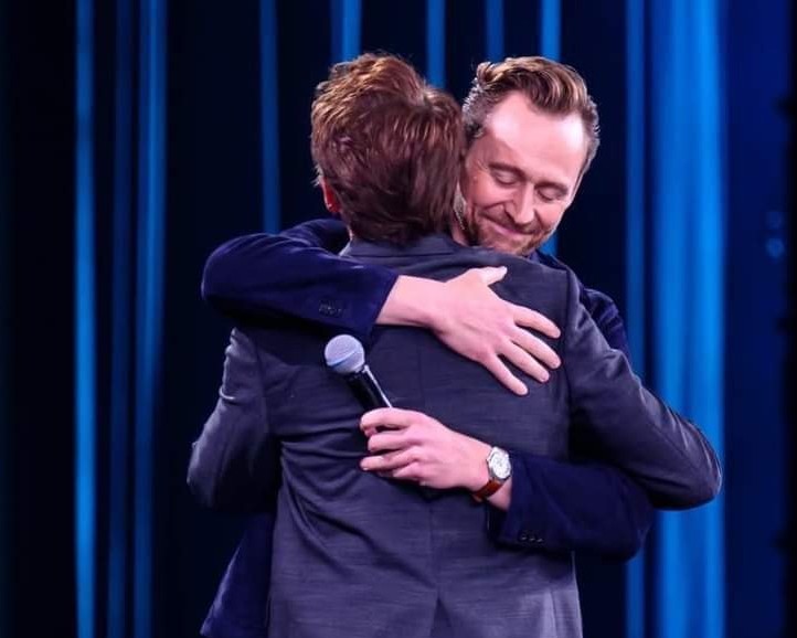 Ivanbelll's tweet photo. Коли до колишнього черга за обіймами.
#Коли #TomHiddleston https://t.co/3keEqUdsw8