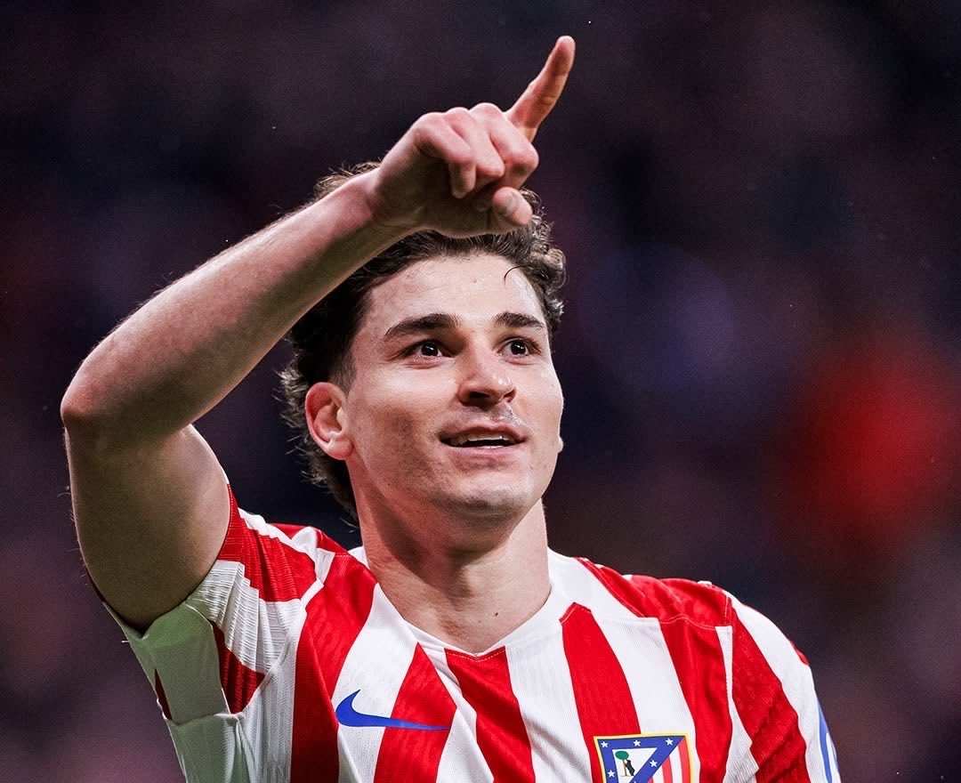 ReshadRahman's tweet photo. 🚨💥 JUST IN: For the first time, Apollo begins to value the possible departure of Julián and listen to offers, although they would like it to sell outside of Spain.

As soon as the World Cup ends, Barça will make another serious attempt to sign Julián Álvarez.

Atlético would look at an amount exceeding Griezmann's value of 130 million. Now we must wait and see the clubs' valuation.

Julián's first option is Barça and after the World Cup they will make another attempt. @MatteMoretto #Transfers 🇦🇷🔵🔴